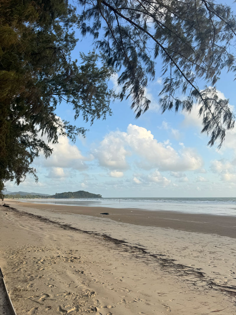 koh lanta lotus resort beach1
